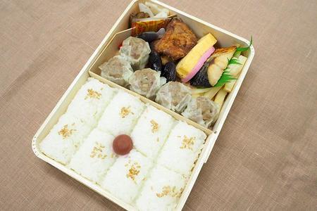 　まねき食品×崎陽軒「関西シウマイ弁当」（９６１円）