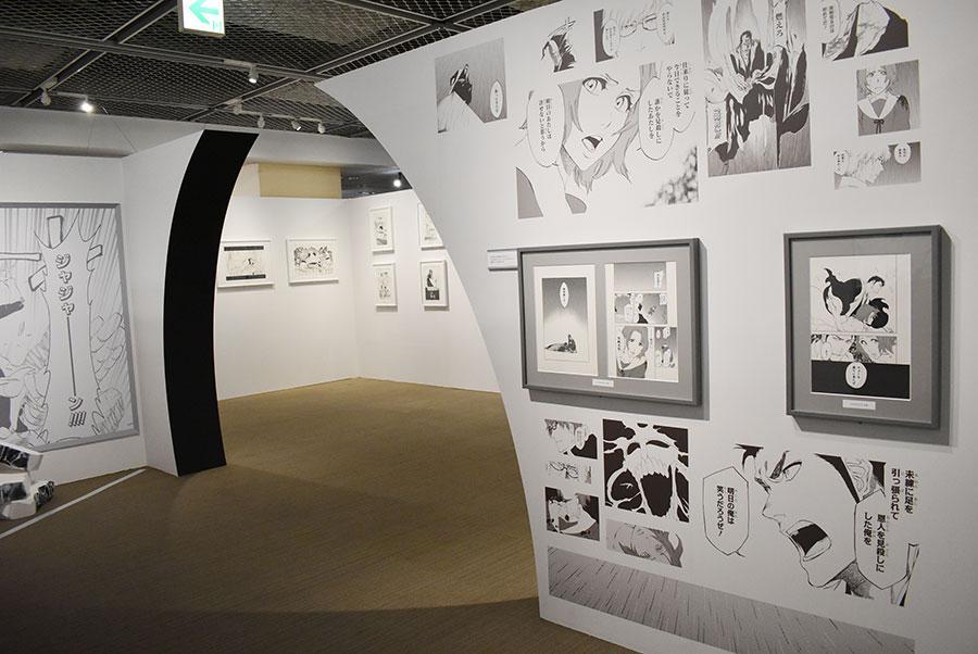 　会場内には同展のテーマソング『Ｒａｐｐｏｒｔ』が流れている （Ｃ）久保帯人／集英社