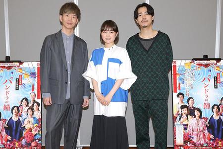 　左から演出家の杉原邦生、女優の葵わかな、俳優の成田凌（写真／宮川舞子）