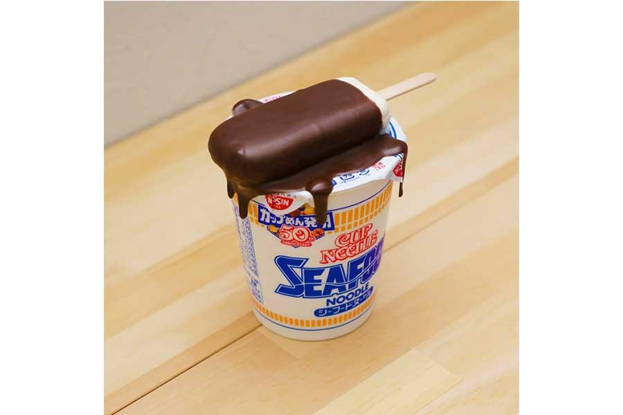 　溶けるアイスにビックリ！（写真提供：カップヌードル公式Ｔｗｉｔｔｅｒ）