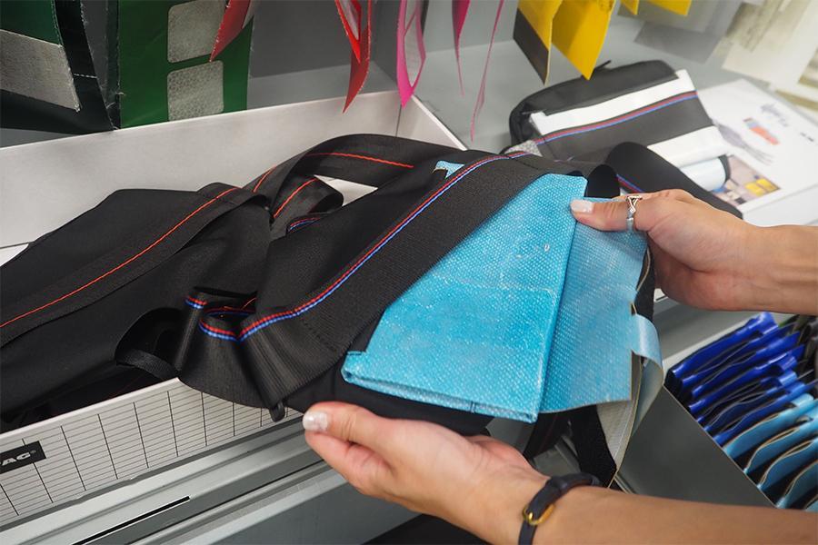 　色を合わせて出来上がりをイメージしていきます