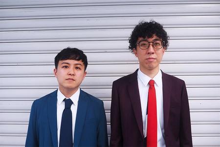 　お笑いコンビ・ドーナツ・ピーナツ（左からピーナツ、ドーナツ）