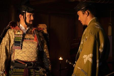 　比企館にて。あることを決意した梶原景時（中村獅童） と、止めにきた北条義時（小栗旬）（Ｃ）ＮＨＫ