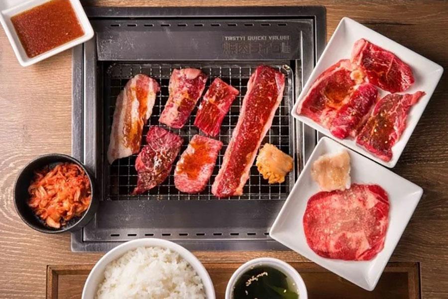 　１人１台の無煙ロースターで楽しめる「焼肉ライク」