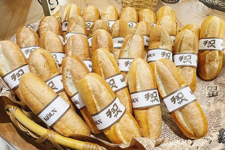 　神戸の老舗ベーカリー「ケルン」の名物「チョコッぺ」（２１６円）