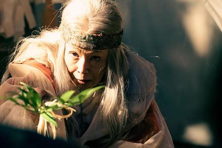 　歩き巫女役としてサプライズ登場した大竹しのぶ　（Ｃ）ＮＨＫ