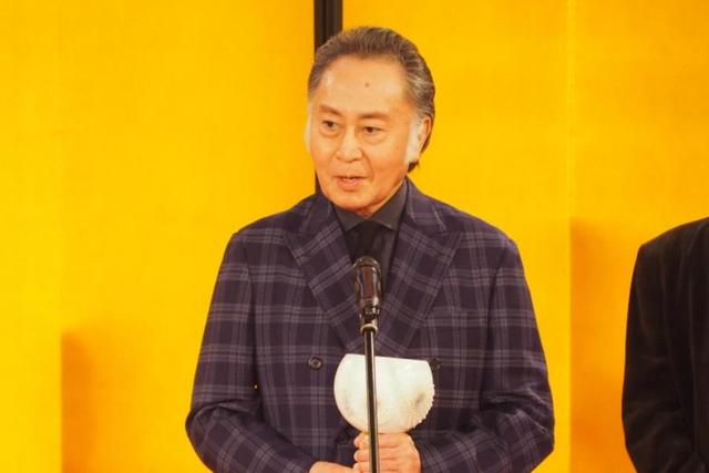 重厚な演技力で魅了する俳優会の重鎮 北大路欣也氏直筆色紙と