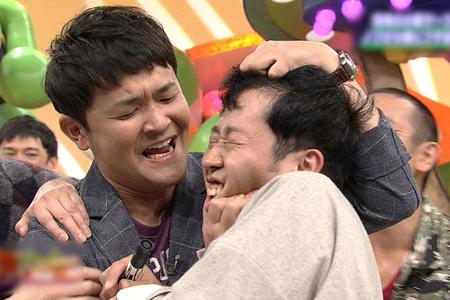 　千鳥ノブ、小籔につかみかかり… ⒸＡＢＣテレビ