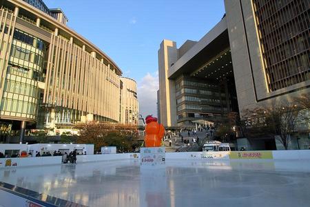 　１１月２６日オープンの屋外スケートリンク『ウメダ☆アイスリンクつるんつるん』（写真提供：ＭＢＳ）