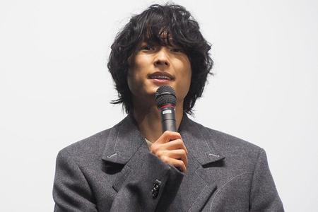 　映画『すずめの戸締まり』で草太役を務める松村北斗（１７日・大阪市内）