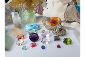 　阪神梅田・鉱物イベントで「推し石」探し