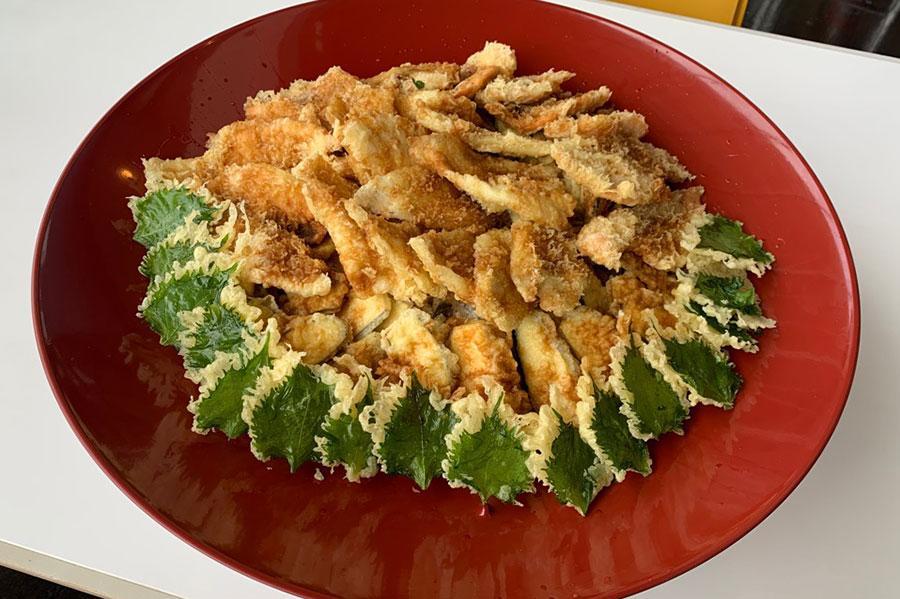 　「日本一大きな琵琶湖の幸 デカ盛り天丼」（１万５０００円）