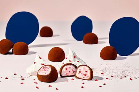 バレンタイン限定商品 いちご味の「スノーボール 赤」(1674円）