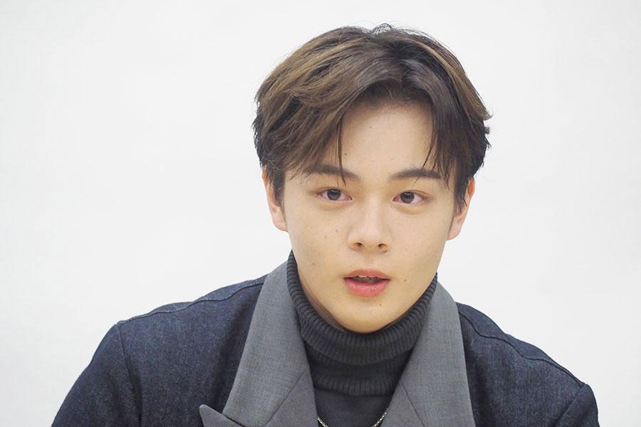 JO1の鶴房汐恩（2月6日・大阪市内撮影）