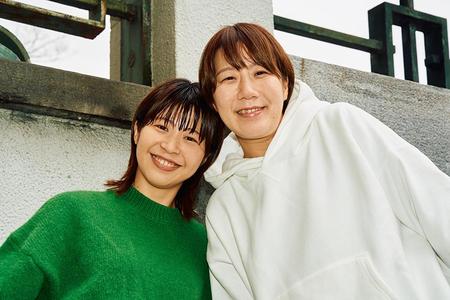 　コンビ結成１３年目となる「Ａマッソ」、左から加納愛子、村上愛