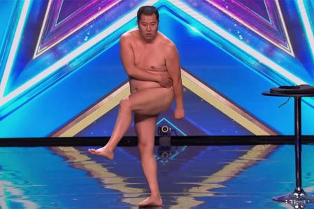 『ブリテンズ・ゴット・タレント』に出演した、とにかく明るい安村（画像はYouTubeのスクリーンショット）