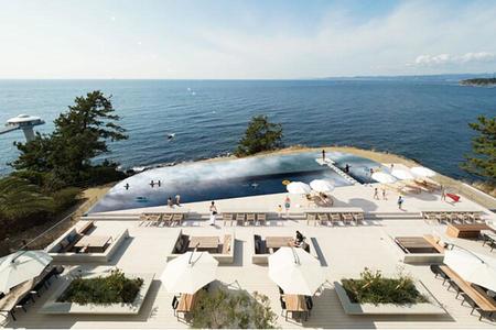 和歌山・白浜「シーモアホテル」のインフィニティプール