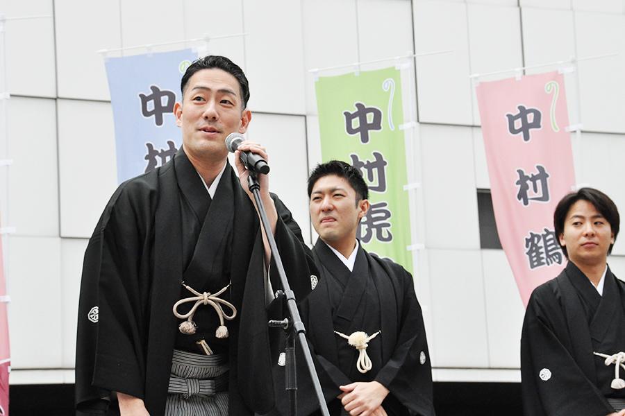 「お練り」に登場した「平成中村座」の中村勘九郎（30日・大阪市内）