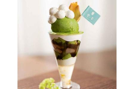 雲をイメージした見た目がかわいい「雲ノ茶パフェ」（雲ノ茶パフェ×笹屋昌園）