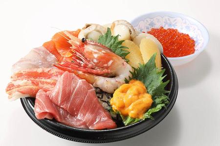 　「特大ボタンエビ海鮮丼（後のせイクラ付き）」（５０００円）