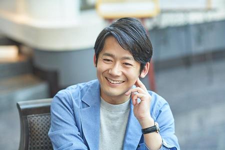 　「学校の勉強は社会にとって意味がある」と語る本を執筆したお笑い芸人・ロザンの菅