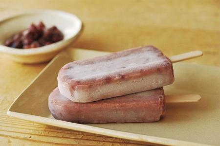 　発売当時のものよりも固くなっている井村屋の「あずきバー」