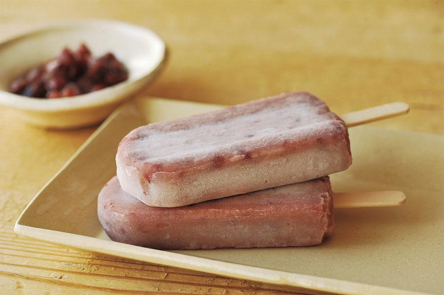 　発売当時のものよりも固くなっている井村屋の「あずきバー」