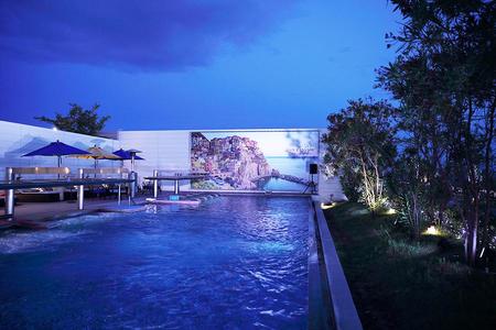 「神戸みなと温泉 蓮」（神戸市中央区）の屋外温水プール