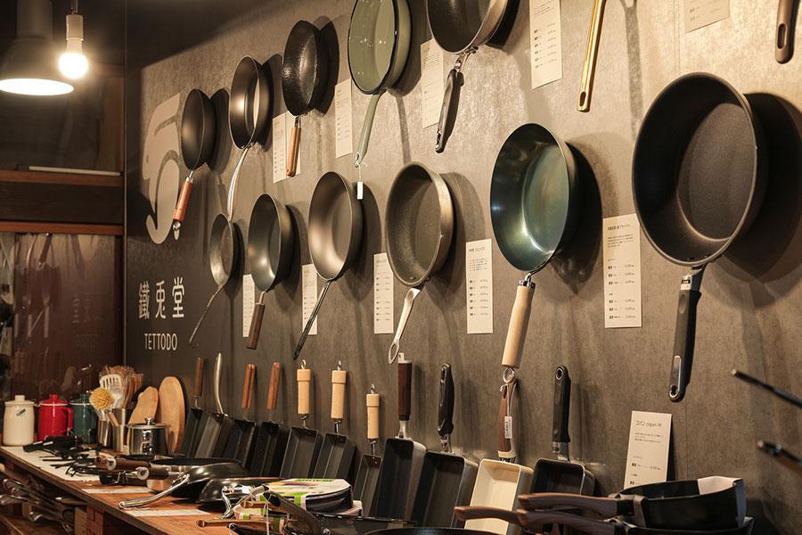 　店内には国内外のメーカーから集めたフライパンがずらり
