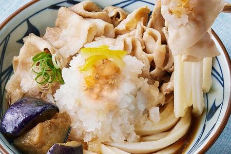 　丸亀製麺の「鬼おろし豚しゃぶぶっかけうどん」（並・７４０円）