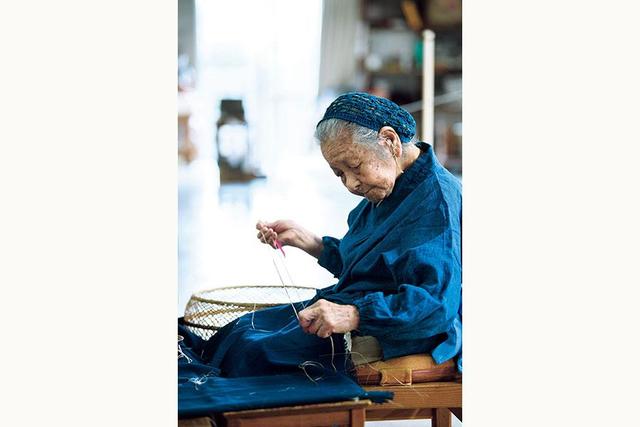 沖縄　人間国宝　平良敏子の芭蕉布　平良敏子作成の記述ノート　記事　写真　資料 沖縄を代表する織物「芭蕉布」、人間国宝・平良敏子さんの作品展が京都