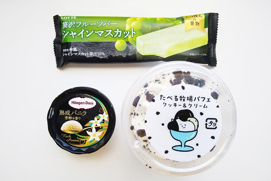 　８月１日発売のコンビニアイス、（右下から時計回りに）「たべる牧場パフェ クッキー＆クリーム」「熟成バニラ 芳醇な香り」「贅沢フルーツバー　シャインマスカット」
