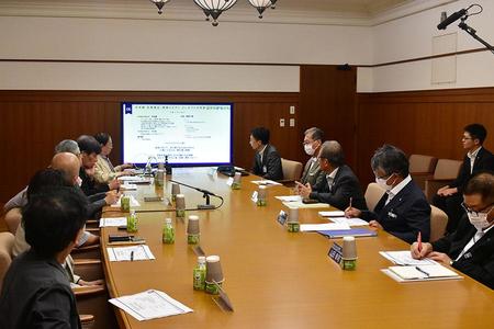 　第１回「中央線 列車接近・発車メロディ 制作委員会」の様子（８月３０日・大阪市内）