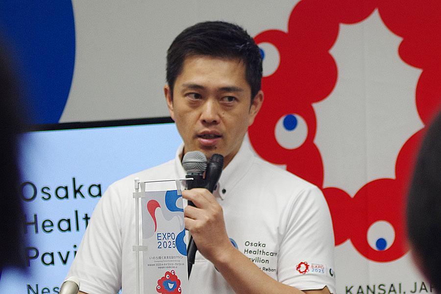 　チェコ共和国のパビリオンについて話す吉村洋文知事（９月２０日・大阪府庁）