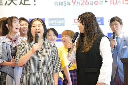 　リードバックアッパーとして「出過ぎたり、邪魔するのはあかんけど、応援したい」と話した海原やすよ（左）と海原ともこ（９月２５日・大阪市中央区）