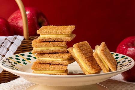 　１週間限定「シュガーバターの木 おやつ袋」（１１３４円）にも入っている秋の新作「アップルパイ風」