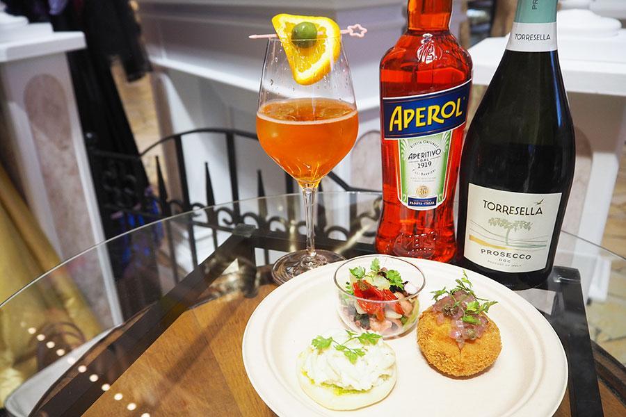 現地流のおつまみ（チケッティ）は440円から。（セットのワインは550円～）