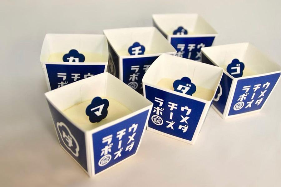 　ウメダチーズラボの「スプーンで食べるチーズケーキ」（１個・２５０円）