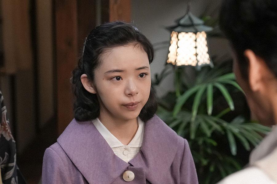 羽鳥に苦しい心境を打ち明けるスズ子（趣里）(C)NHK