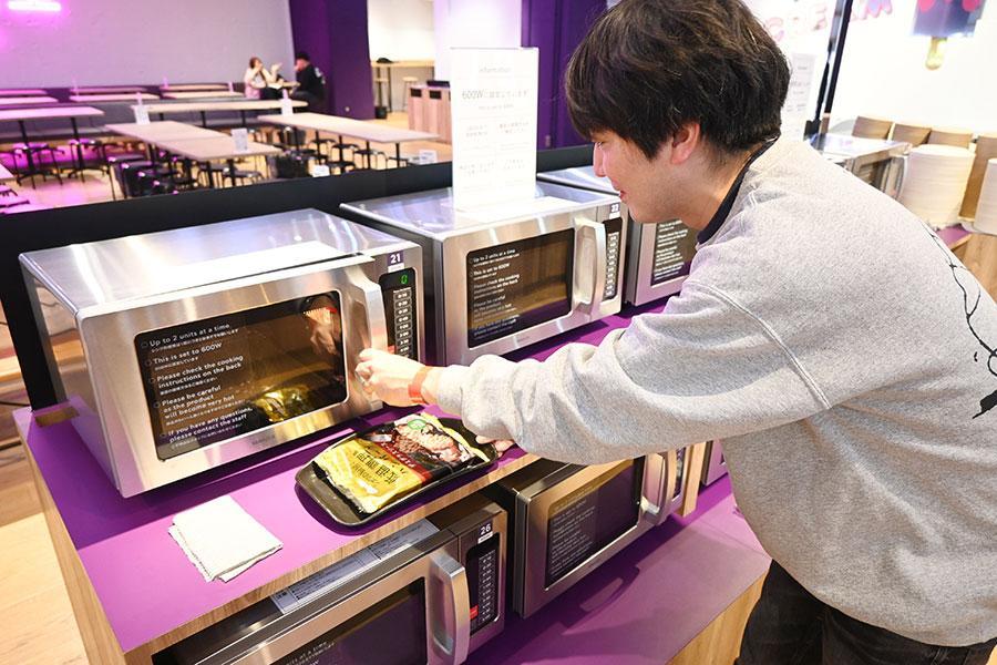 冷凍食品をチンして食べ放題！「レンチン食堂 TSUTAYA EBISUBASHI」で飲んでみた