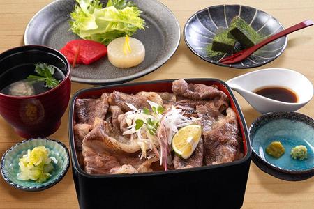 　目の前で肉が焼かれる新店舗「肉重 ロマン亭」