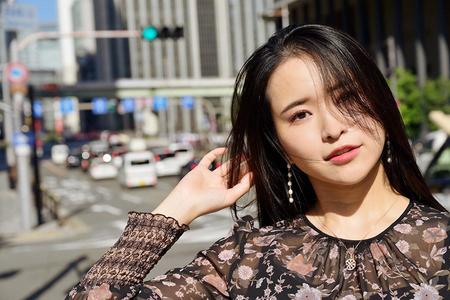 ミュージカル界で幅広く活躍する小南満佑子。兵庫県・西宮市出身の27歳