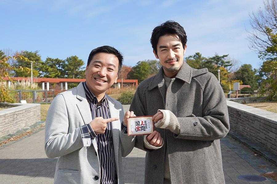 関西の名物企画「となりの人間国宝さん」に出演した俳優・大谷亮平（右）とレギュラー出演者の月亭八光 （C）カンテレ