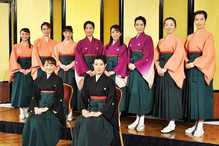 　「ＯＳＫ日本歌劇団」の『レビュー 春のおどり』に向けた制作発表記者会見にて（１月２４日・大阪市内）
