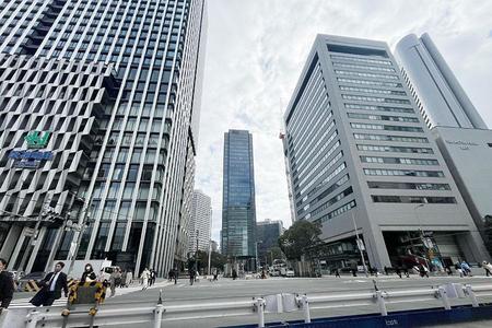 　たくさんのビルが建ち並ぶ大阪・梅田。「梅田ＤＴタワー」は写真中央