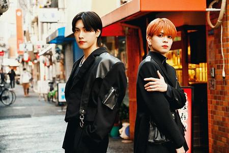 　来阪したＯＣＴＰＡＴＨの西島蓮汰（左）、栗田航兵（裏なんばにて撮影）