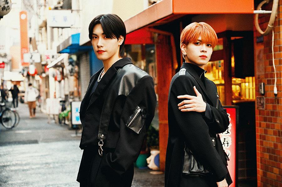 　来阪したＯＣＴＰＡＴＨの西島蓮汰（左）、栗田航兵（裏なんばにて撮影）