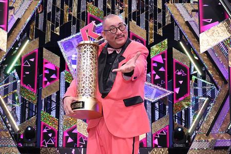 『R-1グランプリ2024』王者に輝いたピン芸人・街裏ぴんく （C）カンテレ