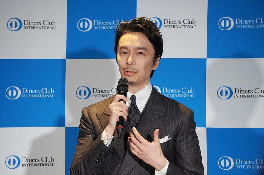 　「ダイナースクラブ大阪梅田プレミアムラウンジ」のオープニングセレモニーに出席した長谷川博己（３月１３日・大阪市内）