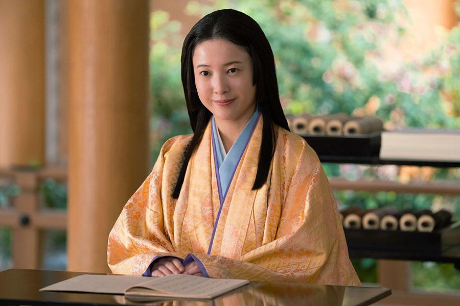 　『光る君へ』第３０回より、四条宮にて和歌を指導するまひろ（吉高由里子）（Ｃ）ＮＨＫ